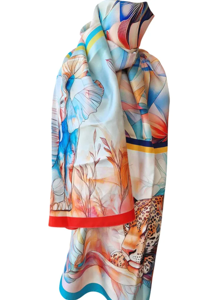 foulard femme rectangulaire en soie ou paréo. Design belge