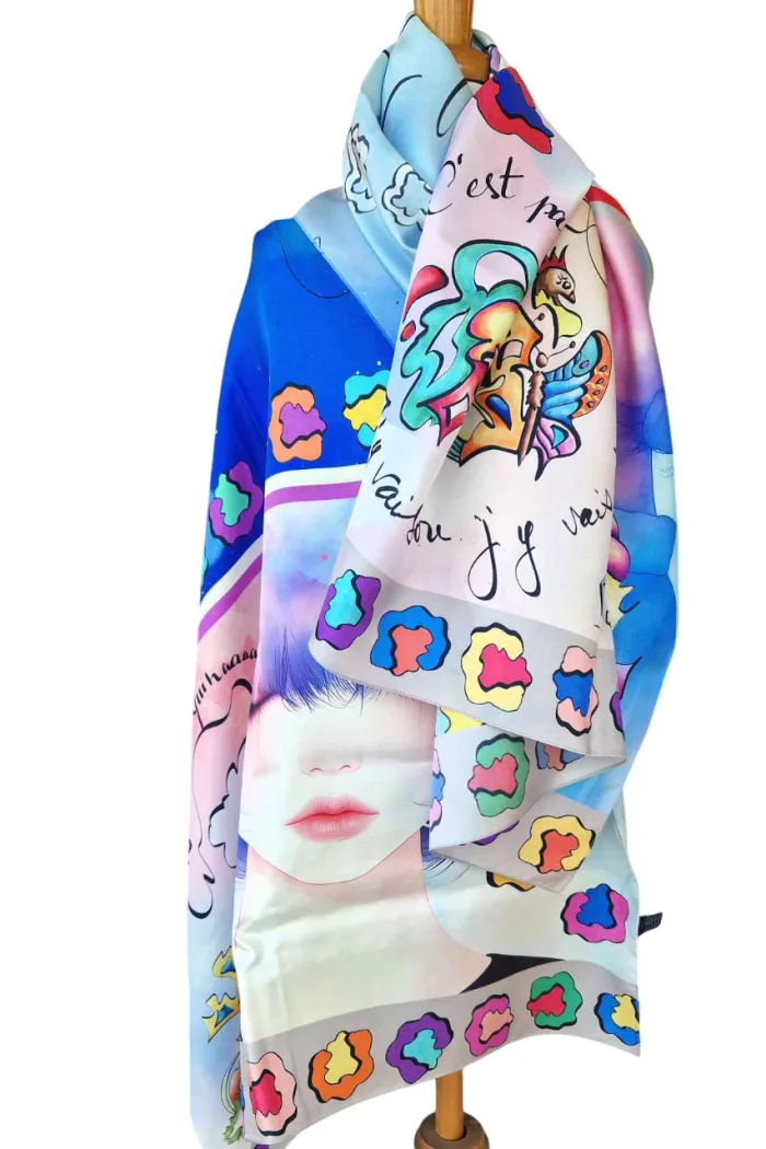 foulard femme rectangulaire en soie ou paréo. Design belge
